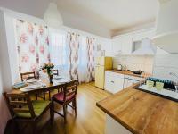 A kitchen or kitchenette at La casa de Mary