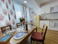 A kitchen or kitchenette at La casa de Mary