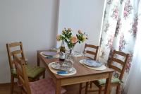 A seating area at La casa de Mary
