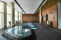 Der Swimmingpool an oder in der Nähe von Mana Sleep &amp; Spa