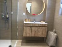 A bathroom at Oikia Ampavris