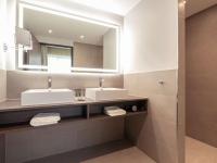 Novotel Duesseldorf Airportにあるバスルーム