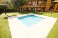 Bazén v ubytování Apartamento Marina Casares nebo v jeho okolí