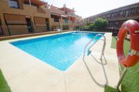 Bazén v ubytování Apartamento Marina Casares nebo v jeho okolí