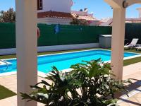 Bazén v ubytovaní Villa Dwarika, Home Away From Home - Private heated pool alebo v jeho blízkosti