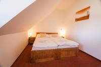 Łóżko lub łóżka w pokoju w obiekcie Golf&Wellness Resort Alfrédov
