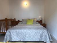 Łóżko lub łóżka w pokoju w obiekcie Casa Mar con patio en playa de Son Serra de Marina