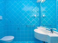 A bathroom at Holiday Home Dalia 20 - Vista Village by Interhome