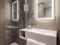 Novotel Duesseldorf Airportにあるバスルーム
