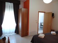 A bed or beds in a room at Hotel Amendola Fiera