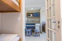 a small room with a bed and a kitchen at Spazio Marine Hotel - Guaratuba in Guaratuba