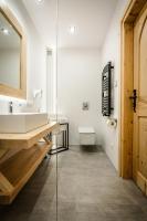 Kúpeľňa v ubytovaní Biały Miś Apartamenty Art & Design