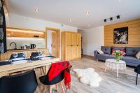 Kuchyňa alebo kuchynka v ubytovaní Biały Miś Apartamenty Art & Design