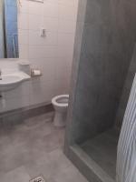 Łazienka w obiekcie Gyopár Gyöngye Apartmanház
