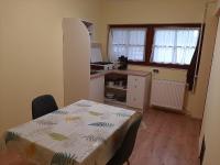 Kuchnia lub aneks kuchenny w obiekcie Gyopár Gyöngye Apartmanház