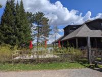 een houten hek voor een huis bij Escapade Bonheur in Lac-Superieur