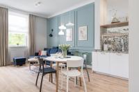 Posedenie v ubytovaní Sanhaus Apartments - MERA - apartament z balkonem, parkingiem i klimatyzacją przy plaży