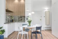 Kuchyňa alebo kuchynka v ubytovaní Sanhaus Apartments - MERA - apartament z balkonem, parkingiem i klimatyzacją przy plaży
