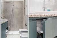 Kúpeľňa v ubytovaní Sanhaus Apartments - MERA - apartament z balkonem, parkingiem i klimatyzacją przy plaży