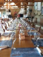 En restaurant eller et andet spisested på Nena Art Resort