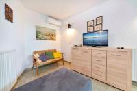 Televízia a/alebo spoločenská miestnosť v ubytovaní Apartment Banjole 2