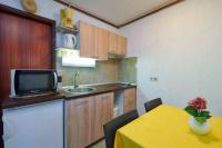 Kuchyňa alebo kuchynka v ubytovaní Apartment Banjole 2