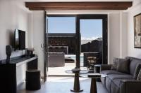 TV a/nebo společenská místnost v ubytování SantAnna Luxury Suites