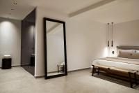 Postel nebo postele na pokoji v ubytování SantAnna Luxury Suites