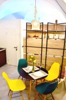 Posedenie v ubytovaní Studio apartment Surf by the sea