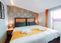 A bed or beds in a room at Umut Apartments