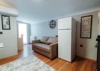 A seating area at Umut Apartments