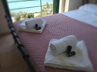 A bed or beds in a room at MARMARI MEGALI AMMOS OASIS Apartment & Studio