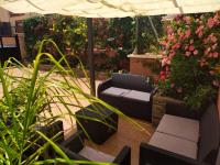 Zahrada ubytování 3 BDR House near La Zenia PRIVATE lounge terraces, fire places, BBQ, kitchen, parking