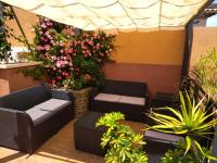 Posezení v ubytování 3 BDR House near La Zenia PRIVATE lounge terraces, fire places, BBQ, kitchen, parking
