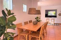 A television and/or entertainment centre at LLEBEIG -Casa mediterránea con gran jardín
