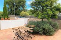 A garden outside LLEBEIG -Casa mediterránea con gran jardín