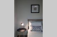 A bed or beds in a room at Oak Tree Cozy Apartment