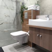 Kúpeľňa v ubytovaní Q Apart AMBER - klimatyzowane STUDIO przy Manufakturze z garażem Gratis, FV