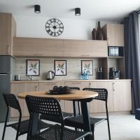 Kuchyňa alebo kuchynka v ubytovaní Q Apart AMBER - klimatyzowane STUDIO przy Manufakturze z garażem Gratis, FV