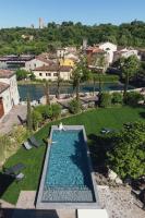 The swimming pool at or close to Relais Villa Borghetto