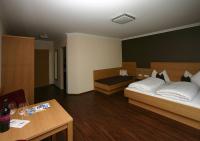 Łóżko lub łóżka w pokoju w obiekcie Hotel Herzblut - Joker card included in summer