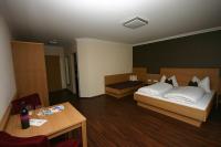Łóżko lub łóżka w pokoju w obiekcie Hotel Herzblut - Joker card included in summer