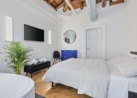 Posteľ alebo postele v izbe v ubytovaní The Silver Lava - a luxury boutique apartment