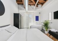 Posteľ alebo postele v izbe v ubytovaní The Silver Lava - a luxury boutique apartment