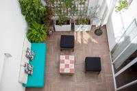 A seating area at Family ARTpartment