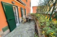 A garden outside Framura, Ampio appartamento con terrazzo vista mare