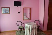A television and/or entertainment centre at Hostal La Corte