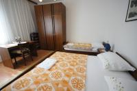 Postel nebo postele na pokoji v ubytování Apartment in Stara Novalja with sea view, terrace, air conditioning, WiFi (183-3)