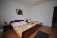 Postel nebo postele na pokoji v ubytování Apartment in Stara Novalja with sea view, terrace, air conditioning, WiFi (183-3)