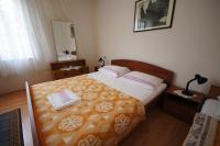 Postel nebo postele na pokoji v ubytování Apartment in Stara Novalja with sea view, terrace, air conditioning, WiFi (183-3)